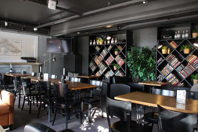 Hemingway's ravintolat tarjoavat viihtyisän ympäristön myös uusien ystävien kohtaamisille.