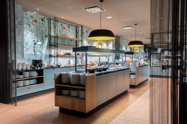 Päivä alkaa monipuolisella aamupalalla.