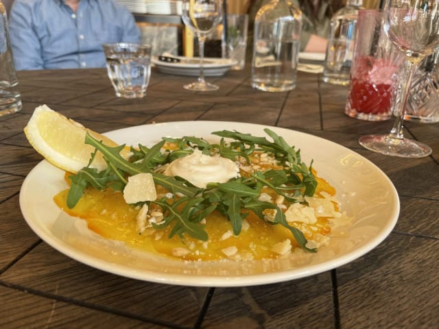 Carpaccio di barbabietola - kasvissyöjän carpaccio löytyy alkupalalistalta.