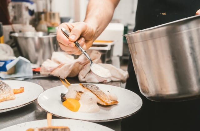 Storyn sesonkimenusta voit löytää muun muassa hummerikastiketta.