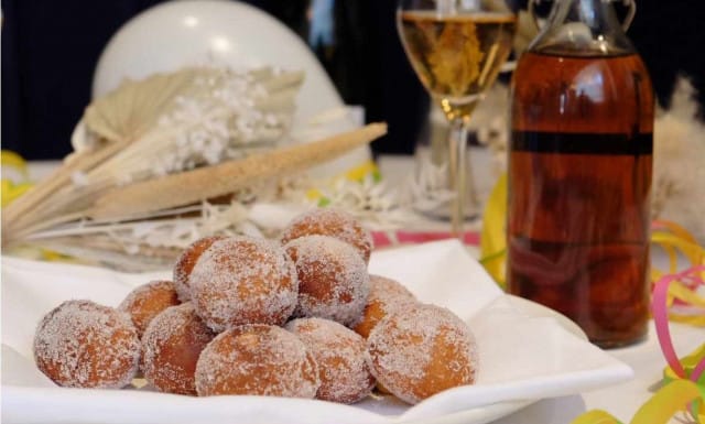 Munkit kuuluvat vappuun kuin nenä päähän.