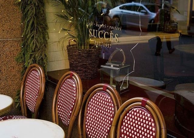 Ullanlinnassa sijaitseva ranskalaistyyppinen kahvila