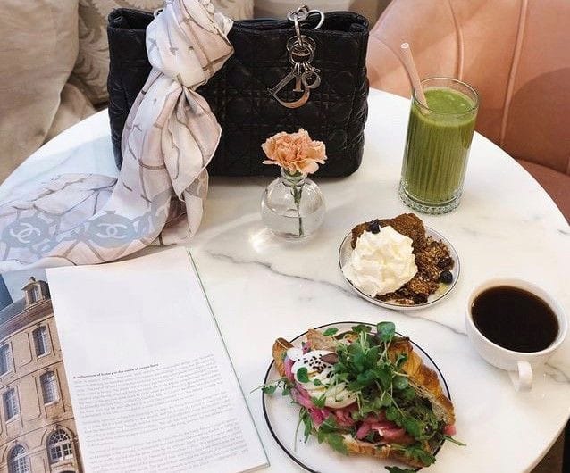 Second-hand kirpputorin yhteydessä oleva kahvila