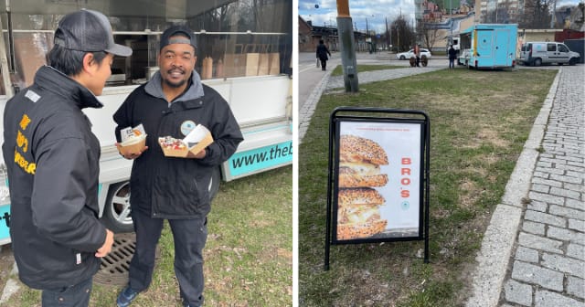 Adam tarjoilee asiakkailleen herkkuja leveän hymyn kera.