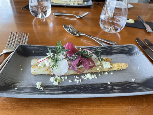 Sesongit näkyvät Meritorpassa niin viikoittain vaihtuvassa lounasmenussa kuin ala carte -listalla.