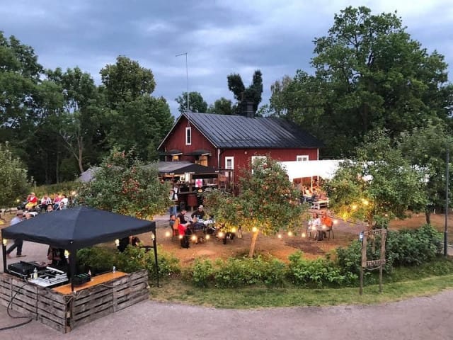 Haltialan tilalla sijaitseva Wanhan Pehtoorin terassi on pienen matkankin arvoinen elämys.