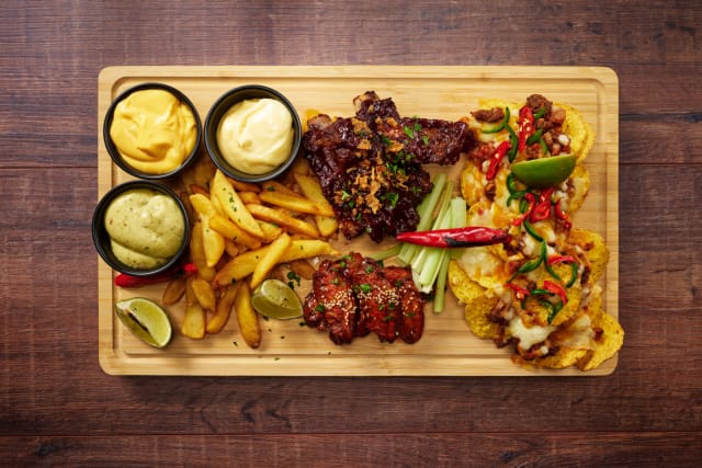 OlyBet Bar & Grillin yksi uutuuksista on erinomaisesti jaettavaksi sopiva Game Night Combo.