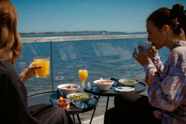 Löylyn terassille voi poiketa myös aamupalalle.