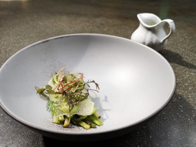 Maistuisiko lounaan alkupalaksi esimerkiksi tämä kesäinen parsa-annos?