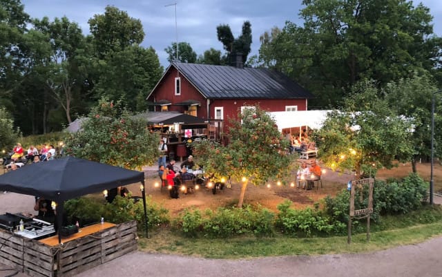 Idyllisellä maatilalla sijaitsee Wanha Pehtoori, jossa koiratkin takuuvarmasti viihtyvät.