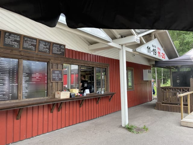 Savukylki, pulled pork, savulohi.... grillin luukulla voi iskeä valinnan vaikeus.