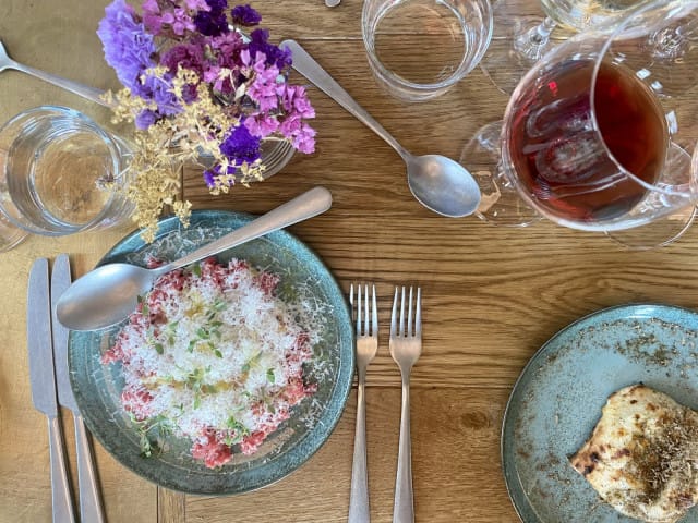 Härkätartar ja tryffelipizzetta kuuluvat Storyn uudistettuun syysmenuun.