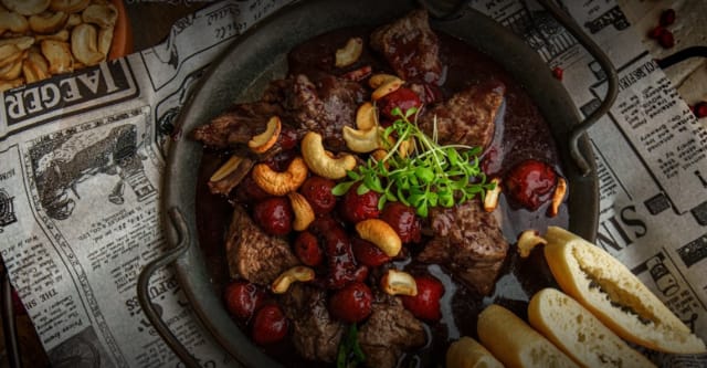 Syyrialaista katuruokaa tarjoileva Karaz löytyy Kalliosta ja Helsingin keskustasta.