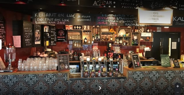 Public House Huurre nousi Tampereelta SYÖ!-viikkojen suosikiksi burgereilla ja lihaplattereillaan.