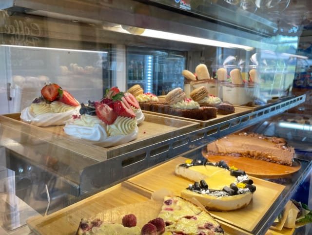 Kahvilan valikoima vaihtelee päivittäin.