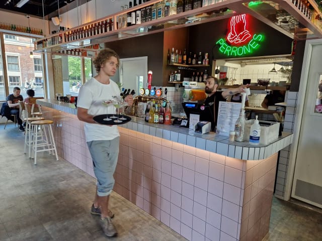 Sisusta on upea, Lopez y Lopezeista saa myös cocktaileja kuten Palomaa sekä Margaritoja!