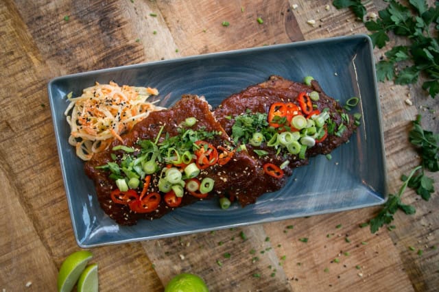 Downtown Bar & Kitchenin ribsit sulavat suuhun.