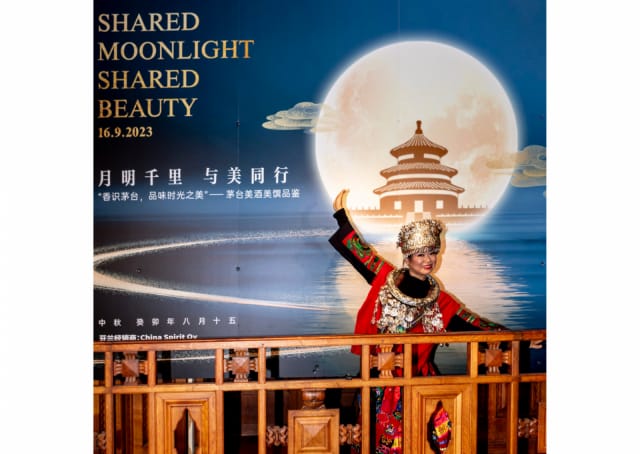 Illan teemana oli "Shared Moonlight, Shared Beauty".