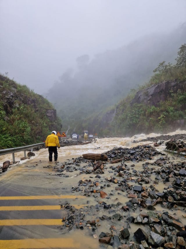 Tie poikki. Eteenpäin ei pääse.
