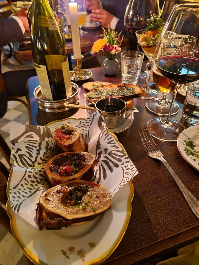 Herkkuja toinen toisensa perään. Smoked Bone Marrow - savustettua luuydintä oli vaikea ohittaa.
