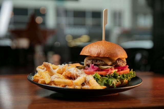 Lone Star voitti Turun parhaan SYÖ!-ravintolan äänestyksen.