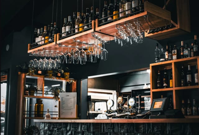 Limos panostaa pizzojen lisäksi myös viineihin.