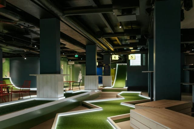 Helsinki Campingin tarjoaa erinomaiset puitteet niin minigolfiin kuin tanssimiseen.