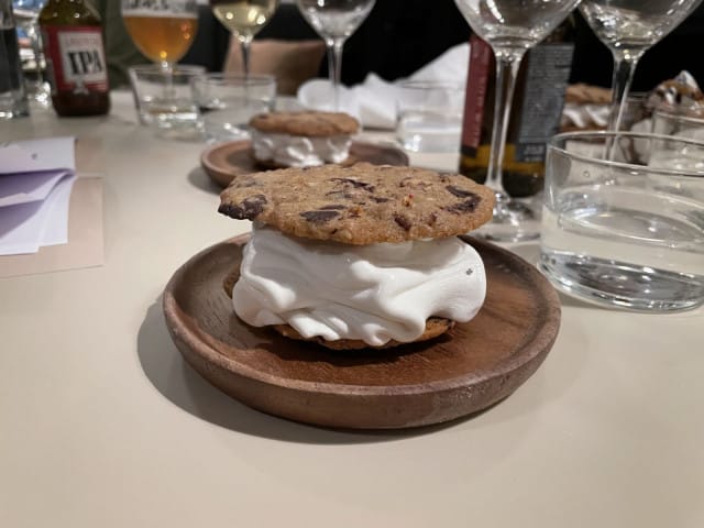 Ice Cream Sandwich sisältää Toppan omaa pehmistä.