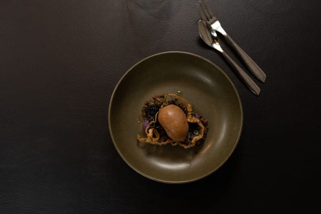 Yllätysmenu-konsepti antaa keittiölle vapauden kokeilla lähes mitä vaan ja haastaa asiakkaita kokeilemaan jotain uutta, esimerkiksi perunasta tehtyä jäätelöä.