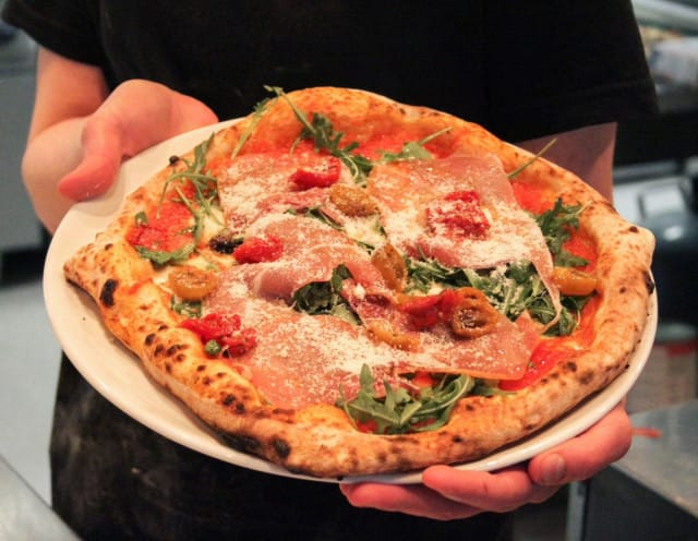 Don Franco vei SYÖjien sydämet Tampereella.