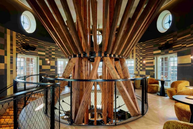 NH Collection Helsinki Grand Hansa -hotellin huipulle avattu Kupoli on täysverinen cocktailbaari, joka tarjoilee cocktail-klassikoita pohjoismaisilla vaikutteilla maustettuna.