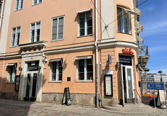 Kauppatorin kupeessa sijaitsevan Vaelsan tilalle avautuu italialaisravintola Bacco.