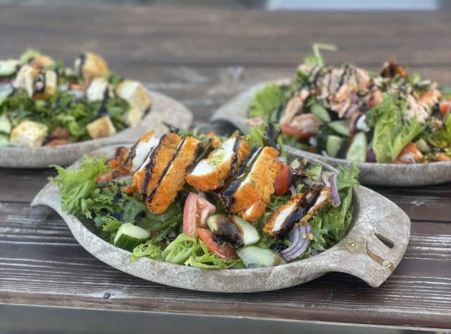 Smaku-tapahtumassa pääsee myös testaamaan lohikeiton lisäksi Iisin kanasalaattia.