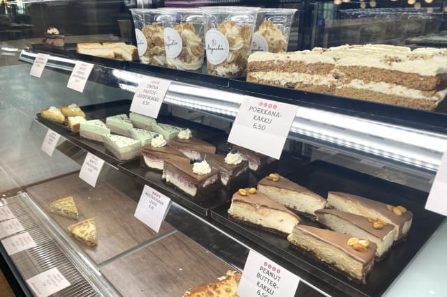 Kaikki kahvilan tuotteet leivotaan ilman vehnäjauhoa ja lisättyä valkoista sokeria.