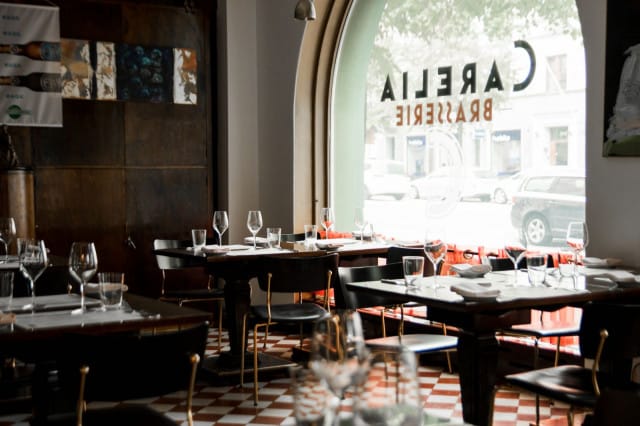 Mannerheimintie 56:ssa sijaitsevan ravintolan sisustus kunnioittaa tilan historiaa.