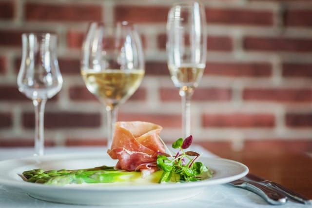 Basen ruokavuosi on täynnä sesonkimenuja.