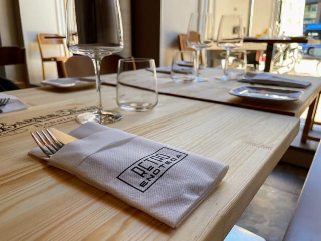 Retro Enoteca avasi ovensa syyskuun 10. päivä Vuorikadulle.