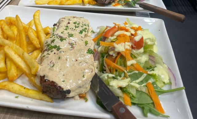 Tällaista pihvitarjousta ei ihan joka päivä näe!