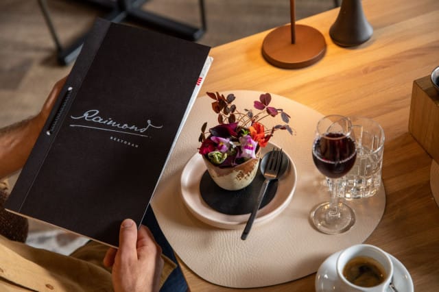 Restoran Raimond kuuluu asiakkaiden suosikkeihin Pärnussa.