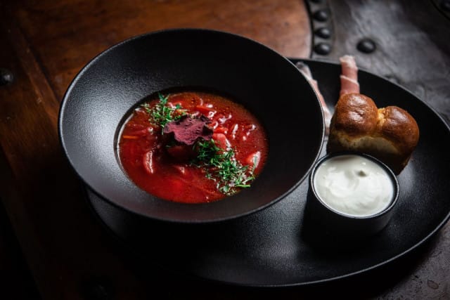 Borssikeitto kuuluu Odessan erikoisuuksiin.