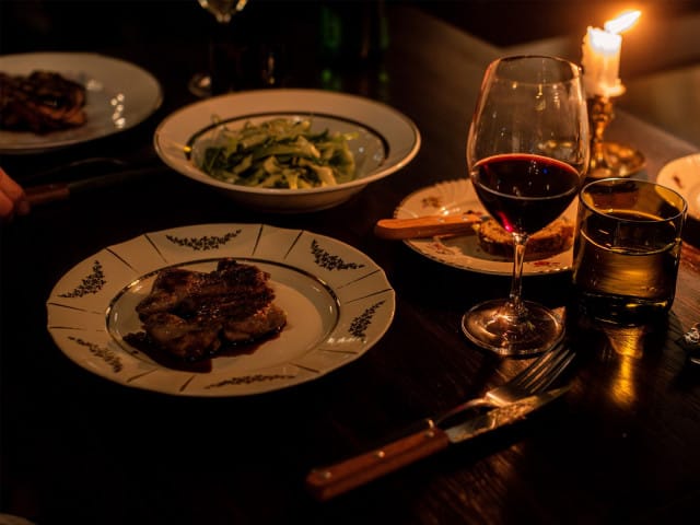 BasBas Studio sijaitsee vain kivenheiton päässä BasBas Bistrosta.