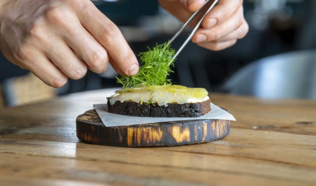 Ravintola Kielossa ruoka perustuu vahvoihin ja muistoja herättäviin makuihin.