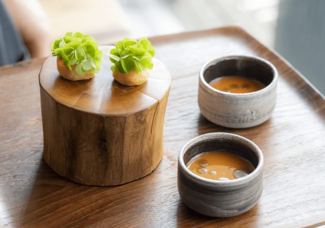 Ravintola Kielo tarjoaa yhdeksän ruokalajin maistelumenun, joka vaihtuu kuusi kertaa vuodessa.