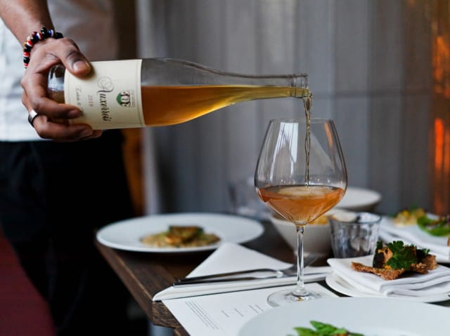Viinilista on vedetty kokonaan uusiksi menun mukana, ja sen valinnat tukevat keveyttä ja raikkautta.