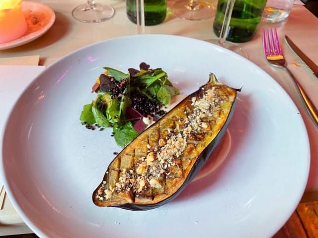 Pääruoasta voi löytää yllättäen myös lakritsin aromeita.