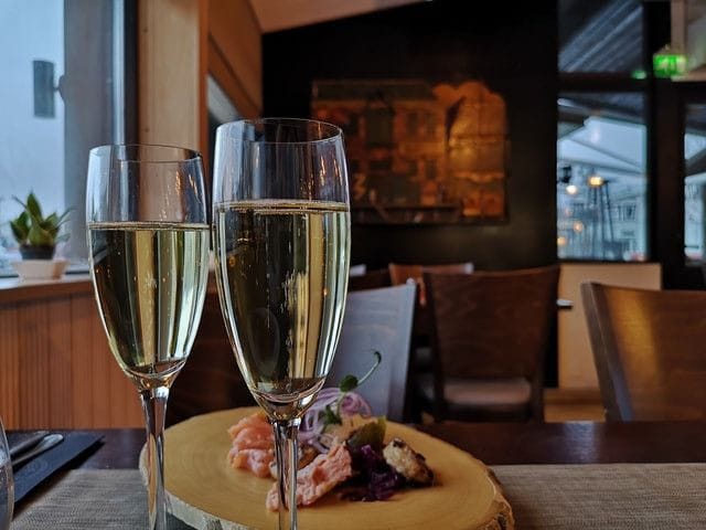 Merimakasiinin vapussa maistuvat merelliset herkut.