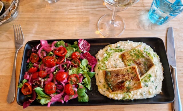 Siikarisotto salaatilla