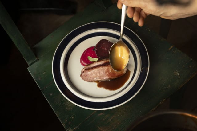 Le Ankan raaka-aineet tulevat Ilkka Lääverin tutuilta tiloilta ja kalastajilta Saimaalta ja muualta Suomesta.