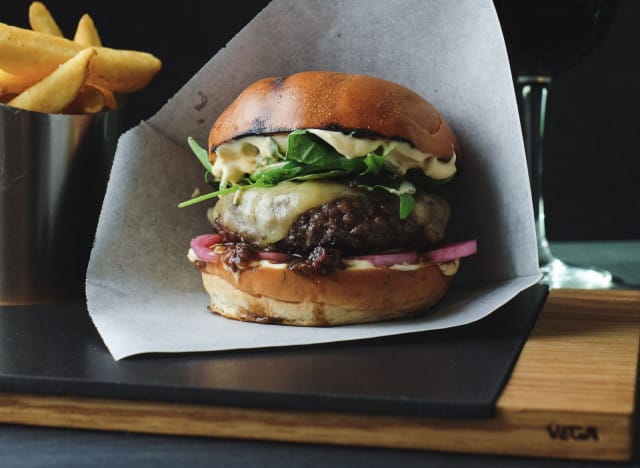 Maistuis varmaan sullekin?