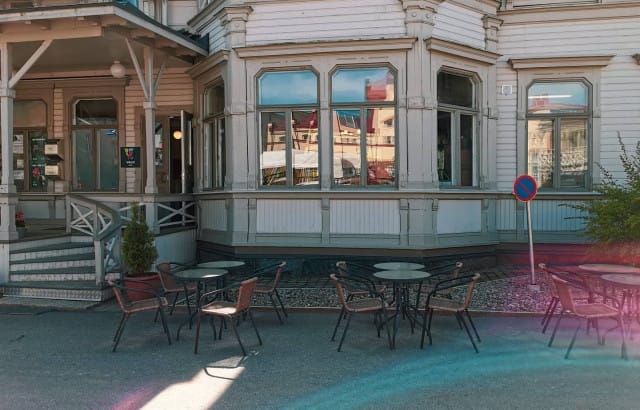 Rauhalan tarjonnasta pääsee nauttimaan myös ulkona.